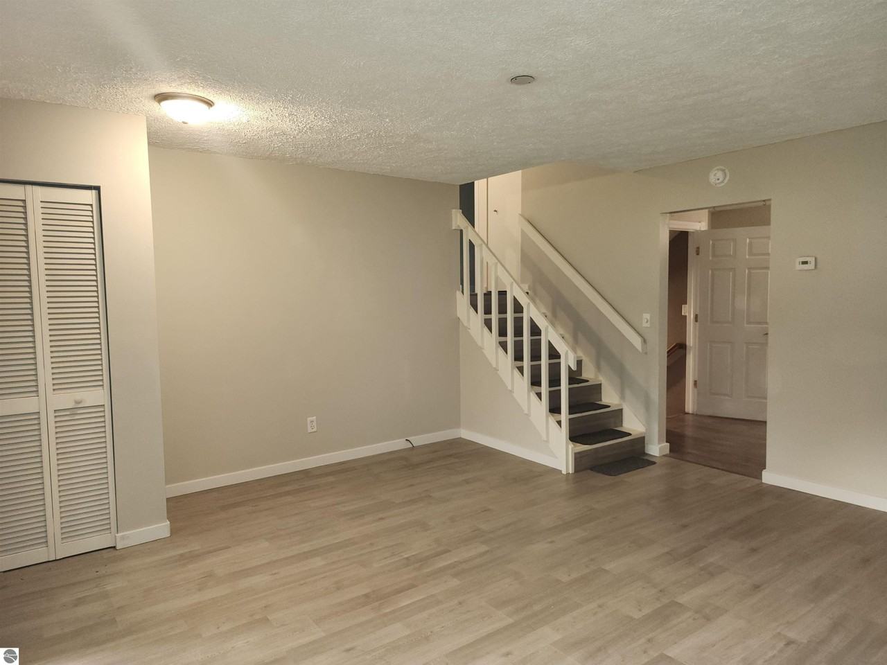 4416 Eaglecrest Dr - Photo 3 of 15
