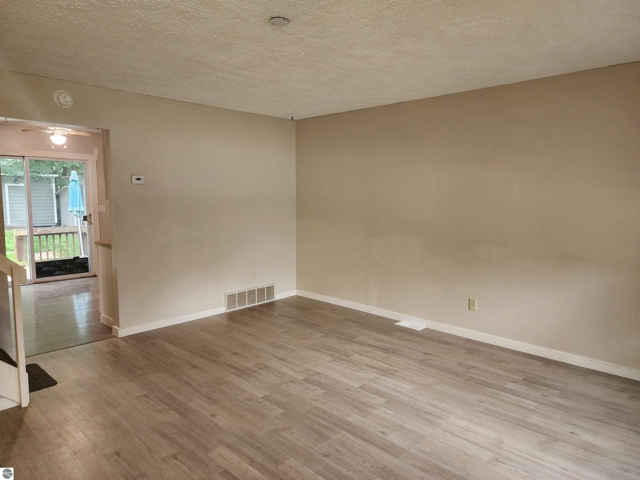 4416 Eaglecrest Dr - Photo 4 of 15