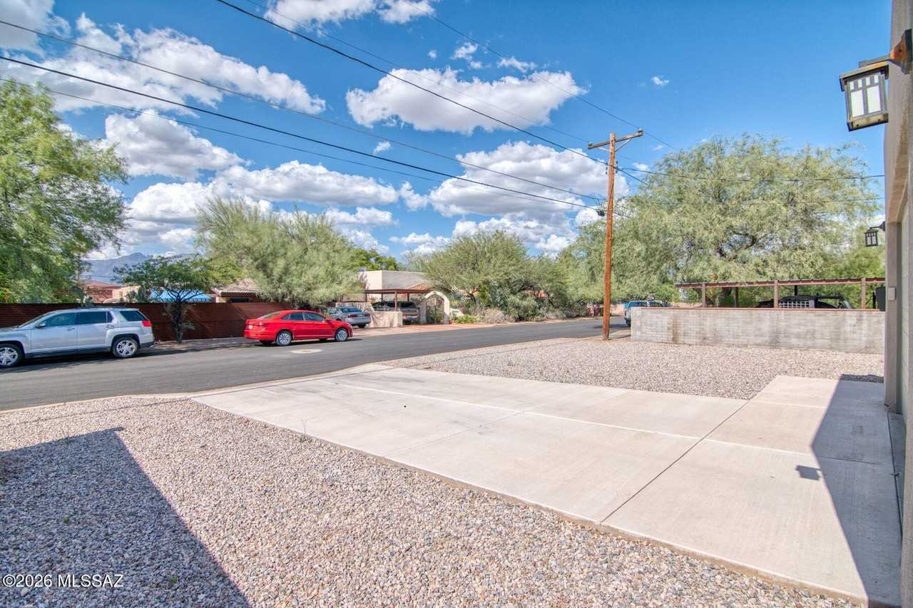 3304 E Elida St - Photo 3 of 50