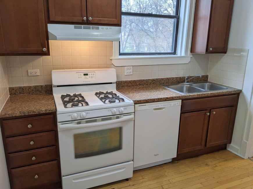 712 Seward St - Photo 5 of 10