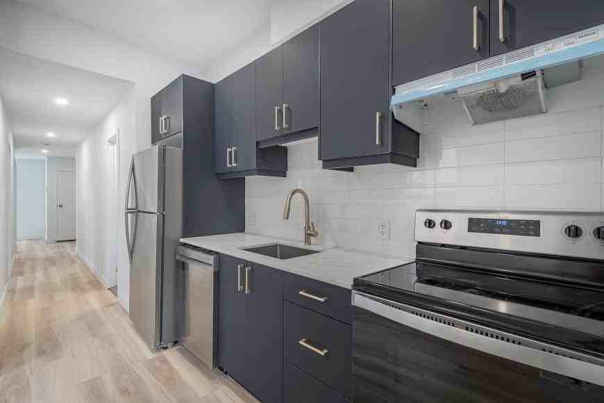 976 Rue Sainte-Marguerite - Photo 2 of 10