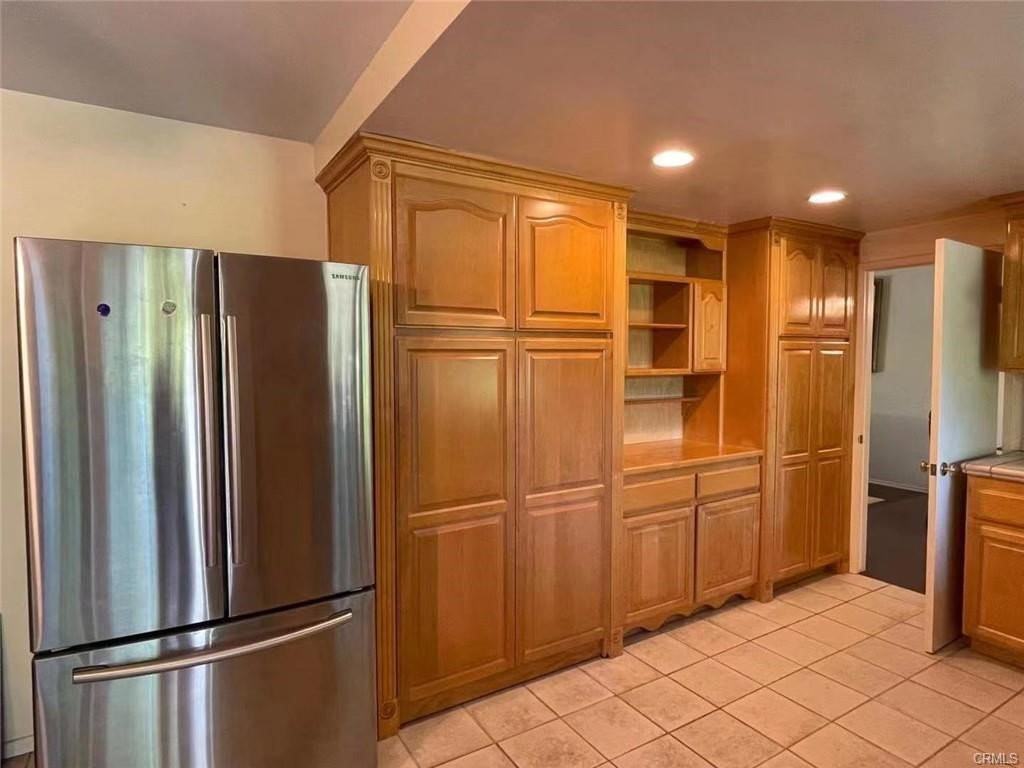 1420 Kensington Dr - Photo 3 of 7