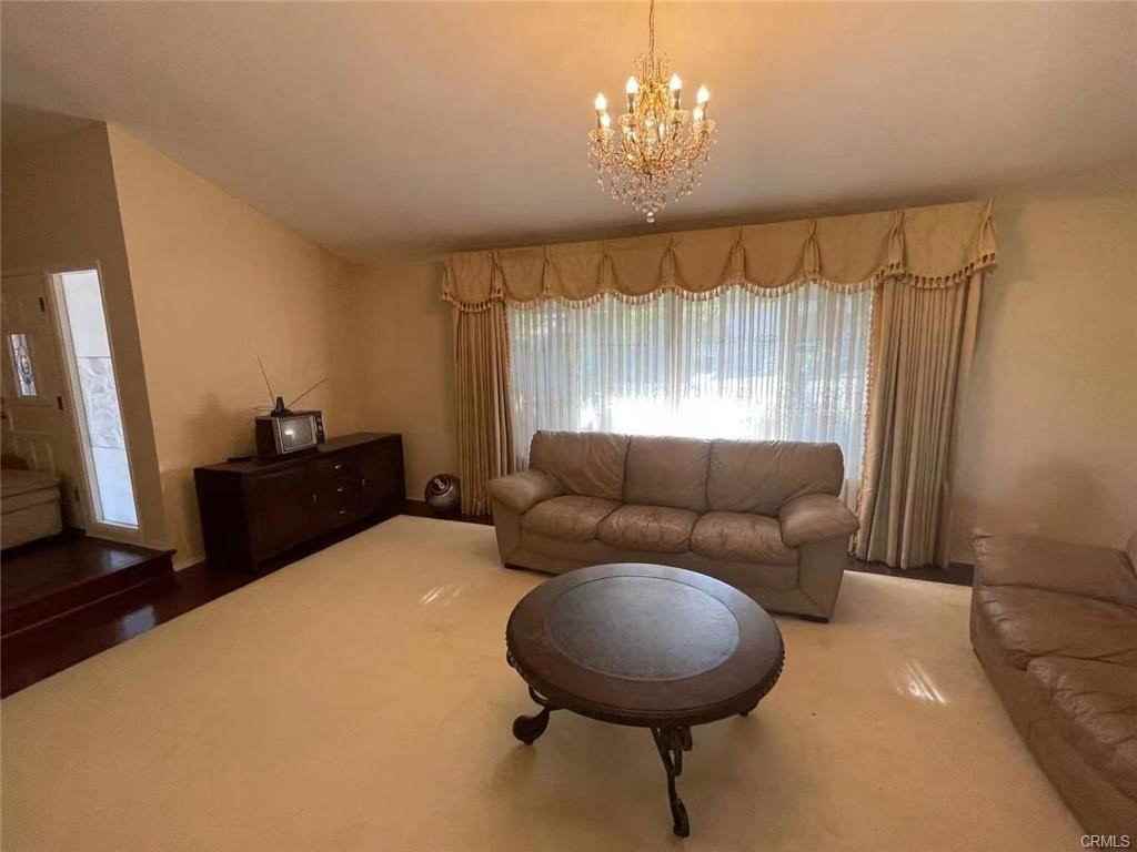 1420 Kensington Dr - Photo 4 of 7