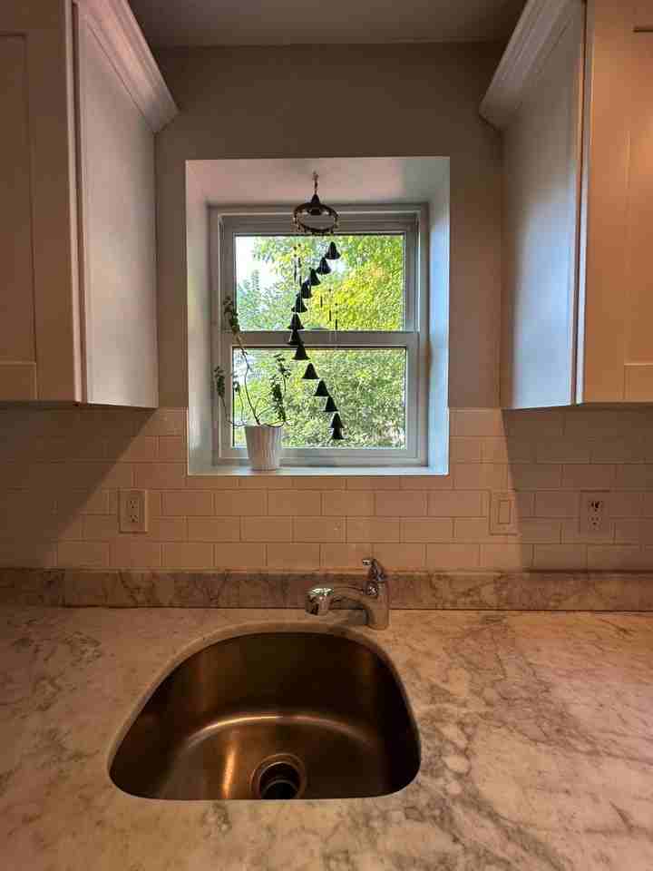 1914 D St Ne - Photo 5 of 26