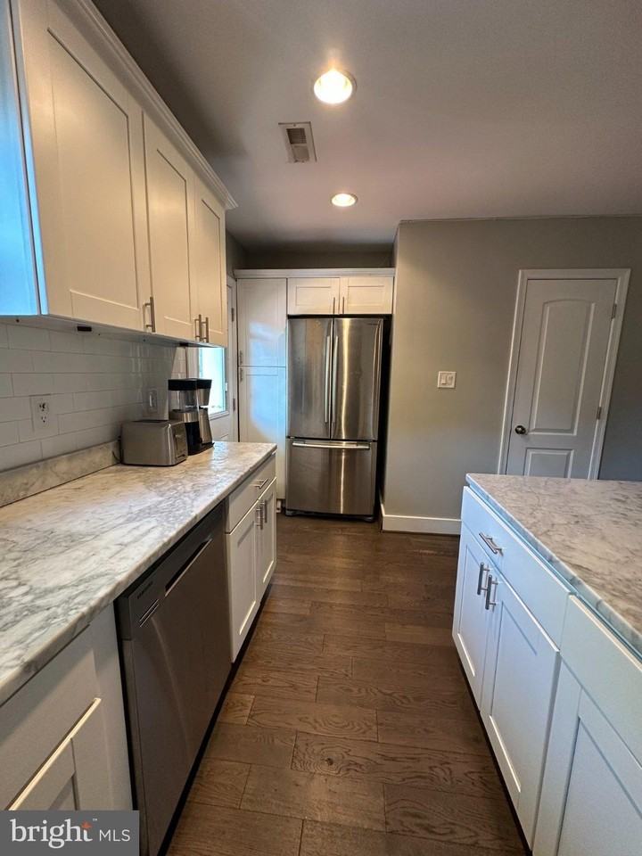 1914 D St Ne - Photo 6 of 26