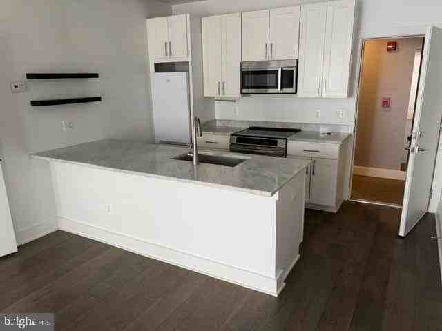 1412 Chapin St Nw #303 - Photo 3 of 21