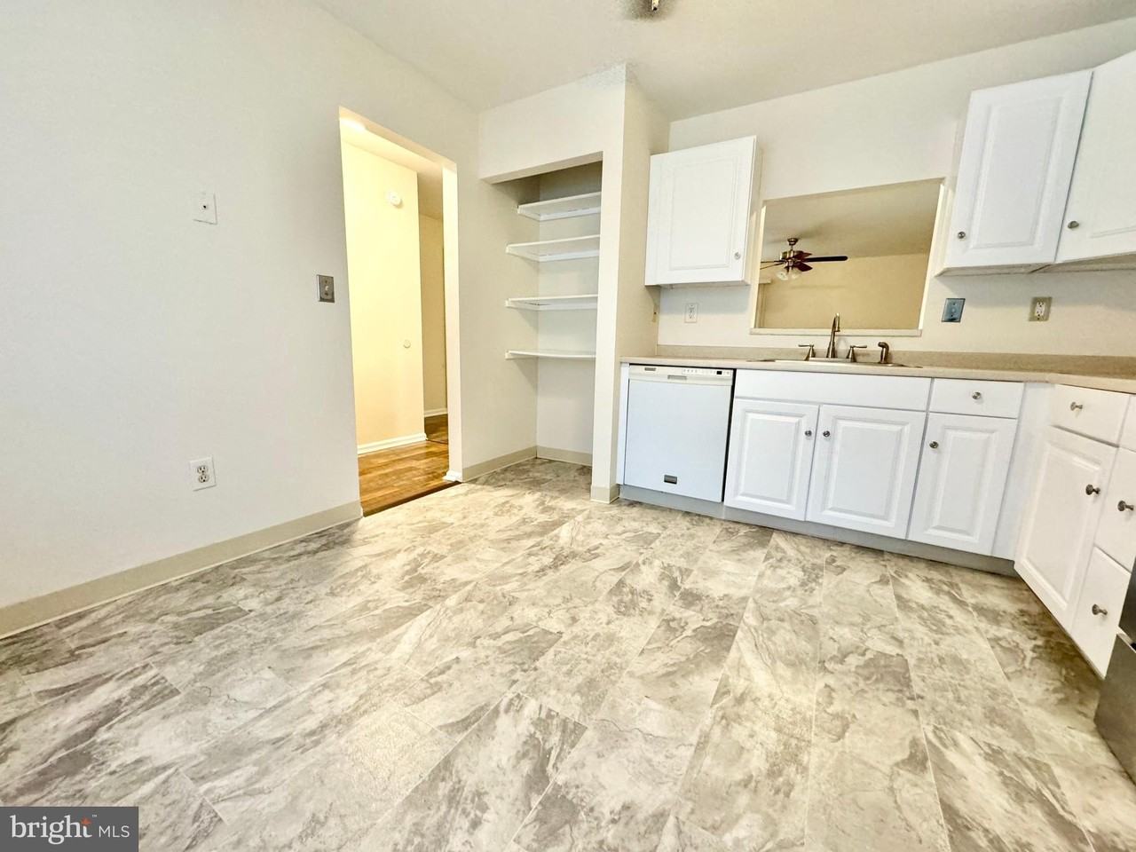 7 Lamplighter Ln - Photo 3 of 22