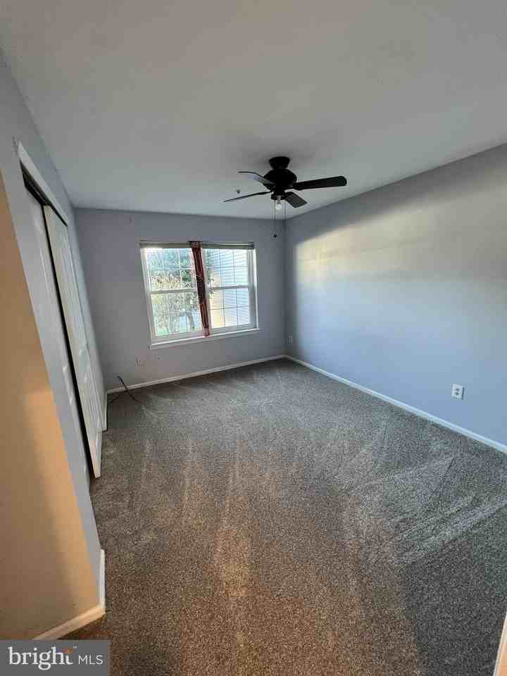 1104 Waters Edge Dr - Photo 2 of 6