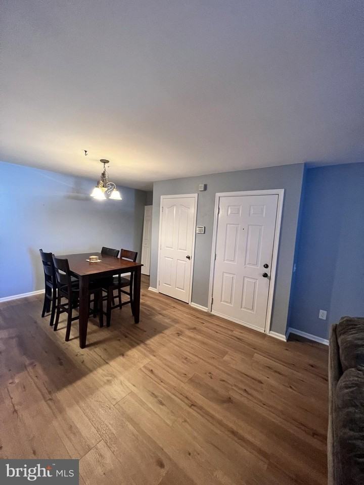 1104 Waters Edge Dr - Photo 3 of 6