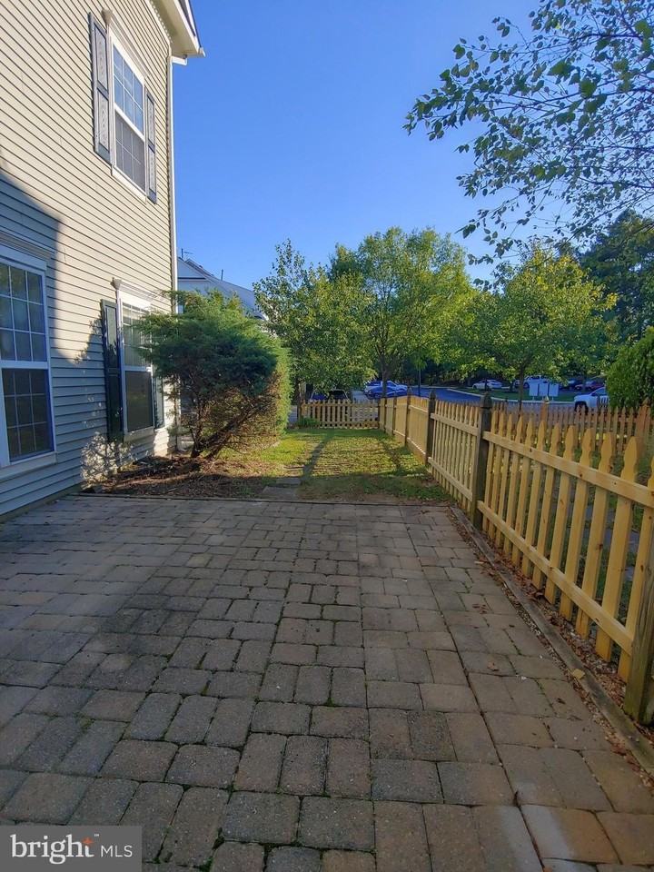 814 Estuary Dr - Photo 3 of 29
