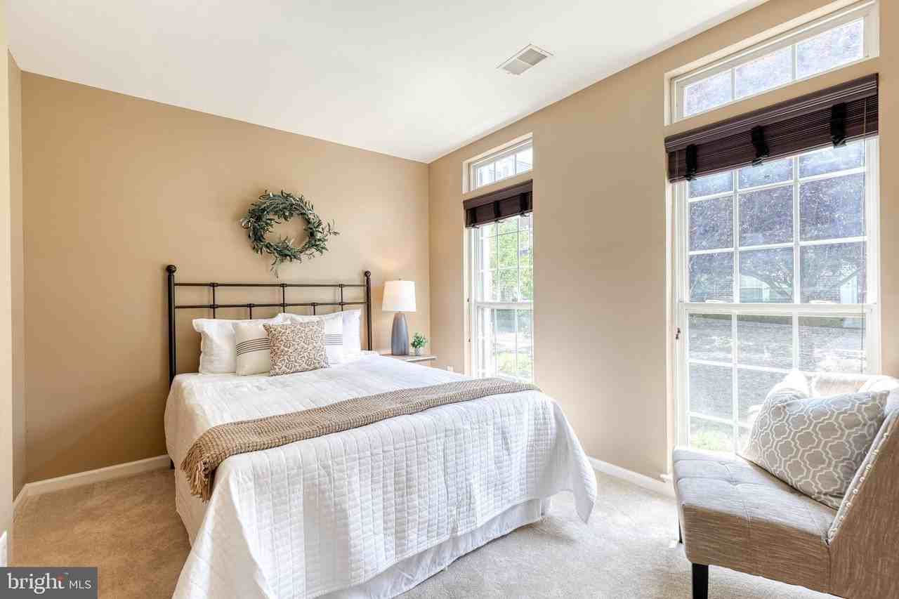 1503 Martock Ln - Photo 6 of 39