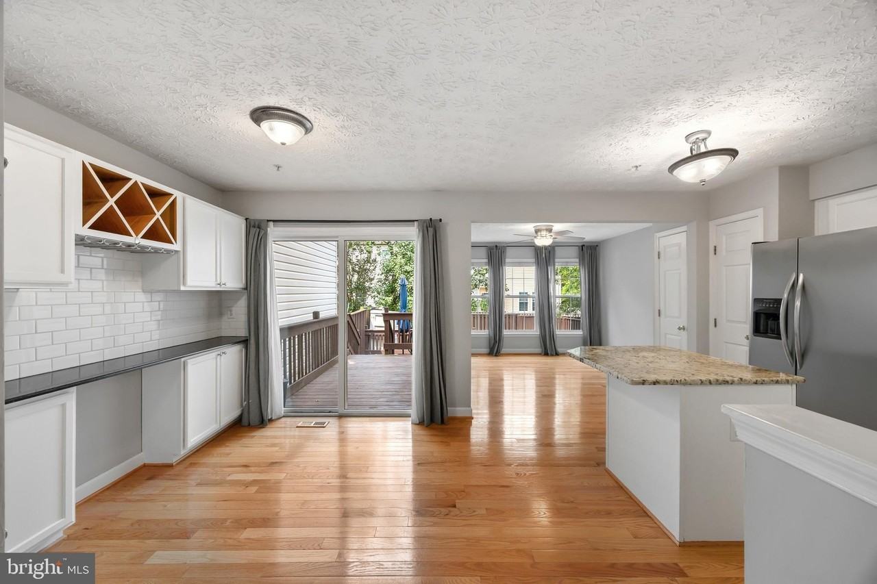 2716 Mapleview Ct - Photo 4 of 19