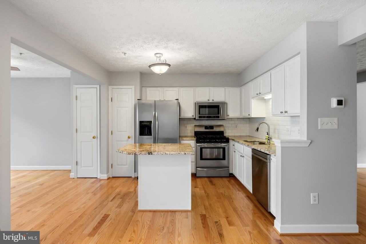 2716 Mapleview Ct - Photo 5 of 19