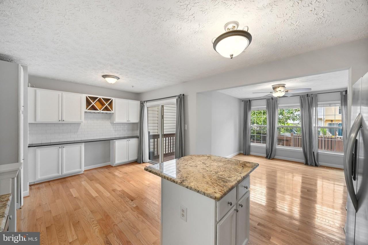 2716 Mapleview Ct - Photo 7 of 19