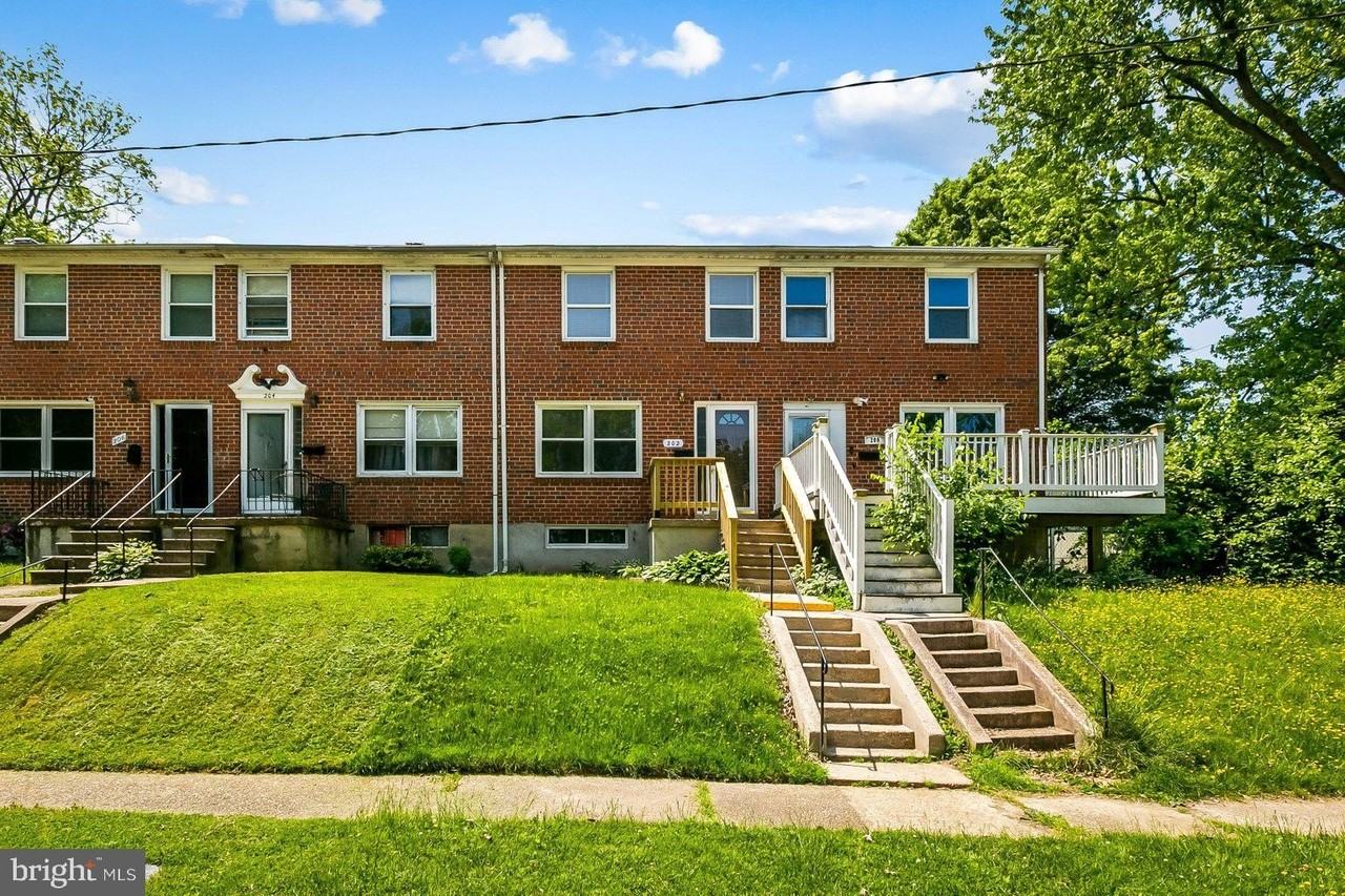202 Cove Rd - Photo 2 of 24