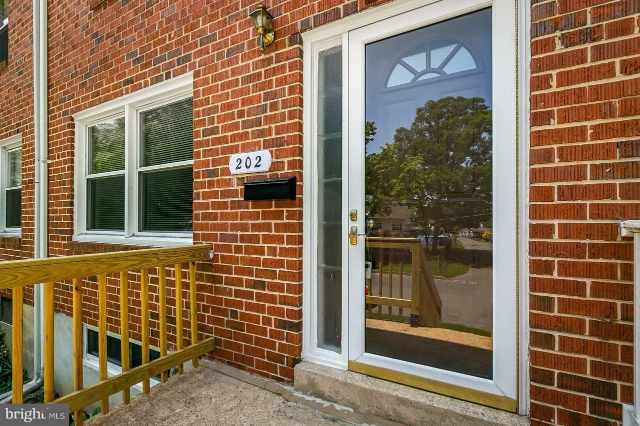 202 Cove Rd - Photo 3 of 24