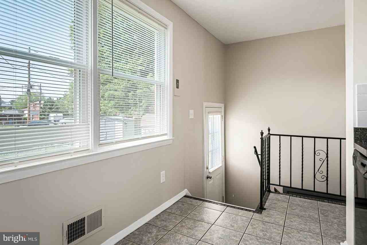 202 Cove Rd - Photo 6 of 24