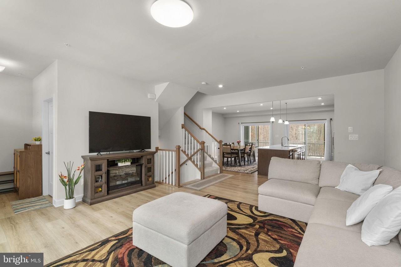 10706 Larkswood St - Photo 4 of 45