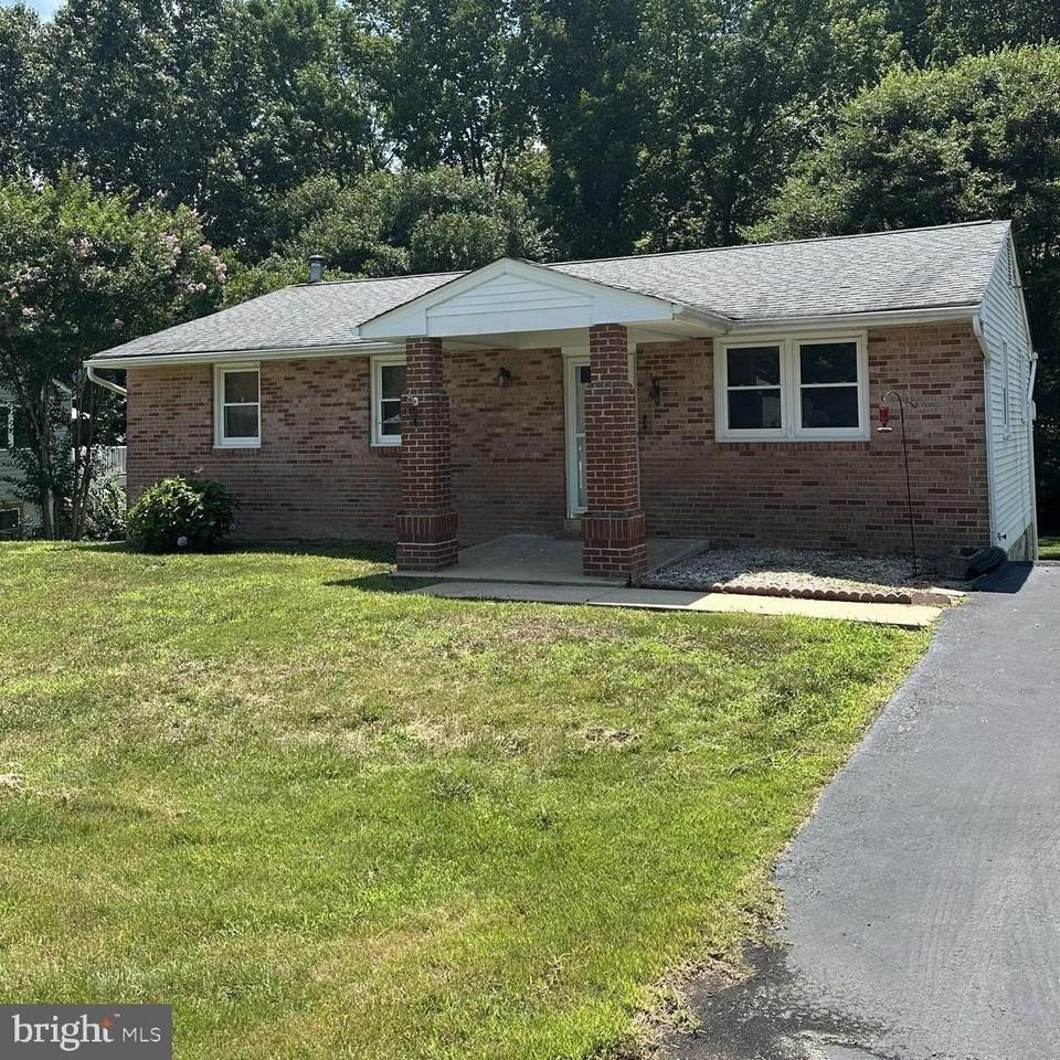 1447 Knight Ave - Photo 2 of 20