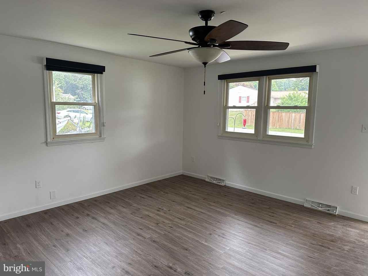1447 Knight Ave - Photo 4 of 20