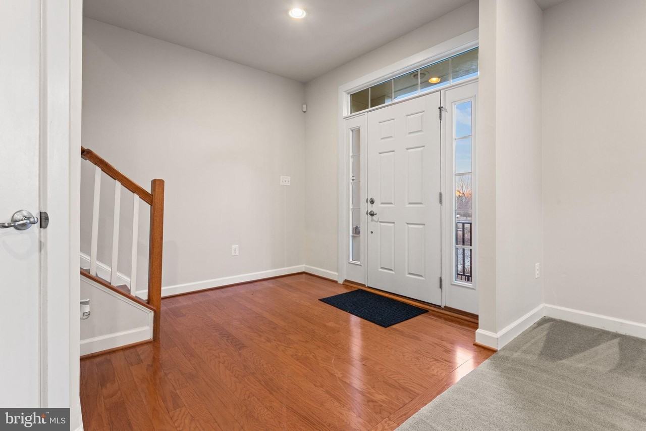 9152 Kenway Ln - Photo 4 of 45