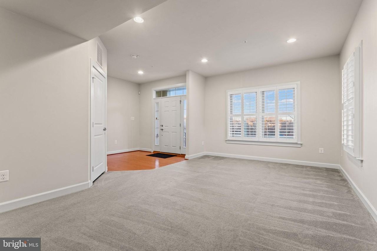 9152 Kenway Ln - Photo 5 of 45