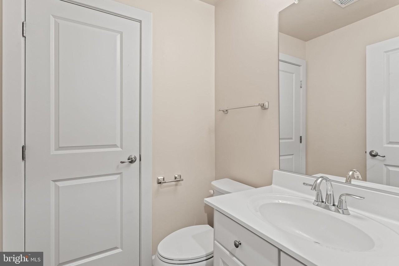 9152 Kenway Ln - Photo 7 of 45