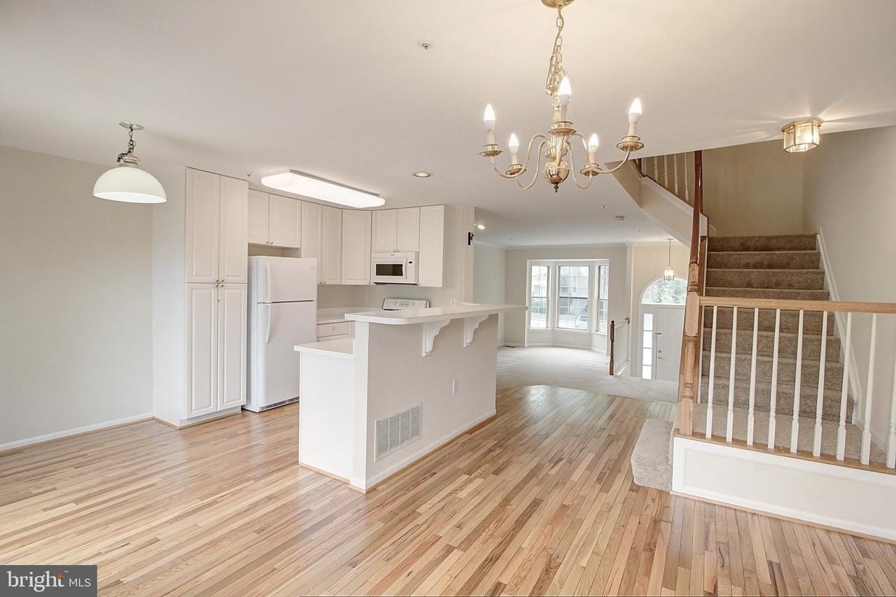 925 Jubal Way - Photo 2 of 29