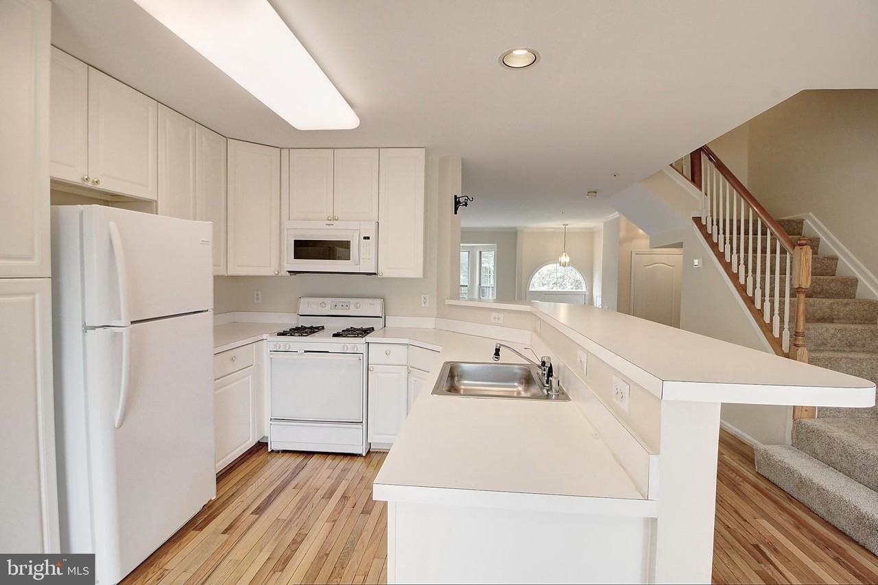 925 Jubal Way - Photo 5 of 29