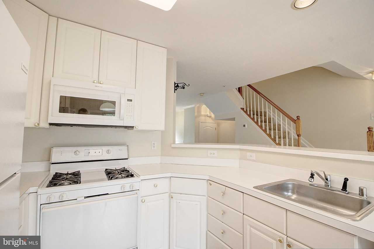 925 Jubal Way - Photo 6 of 29