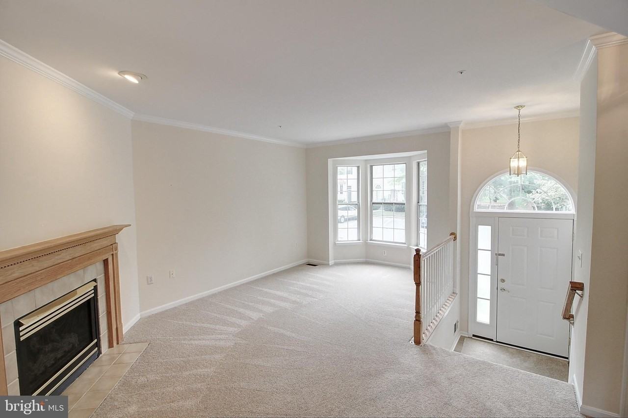 925 Jubal Way - Photo 7 of 29