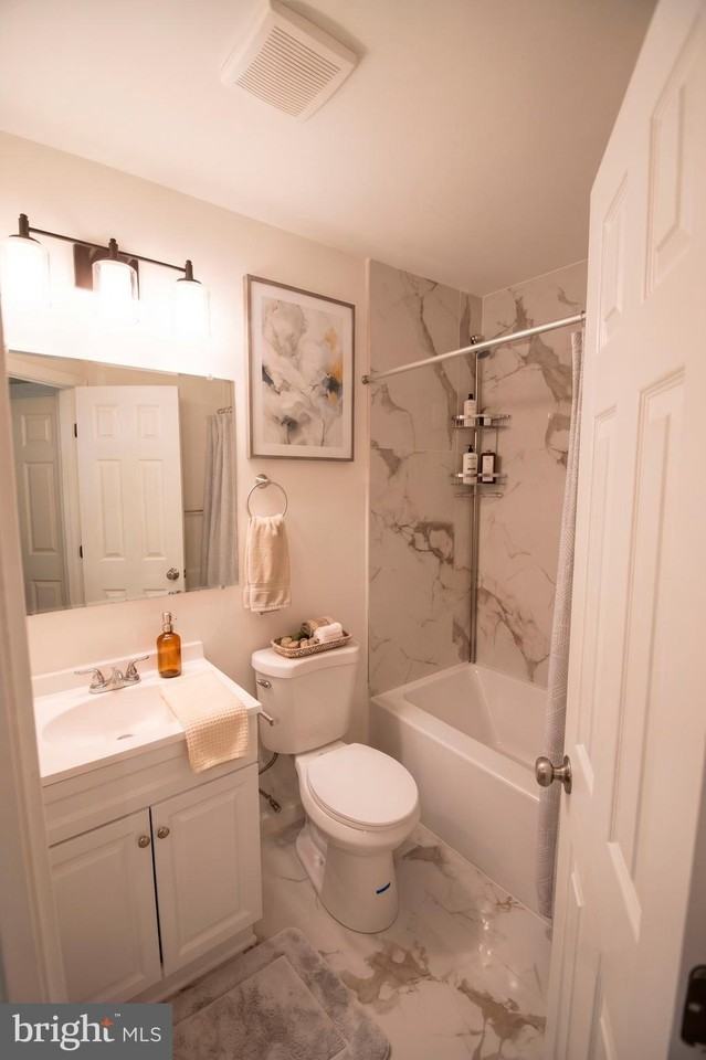 1330 Hampshire Dr #7E - Photo 2 of 9