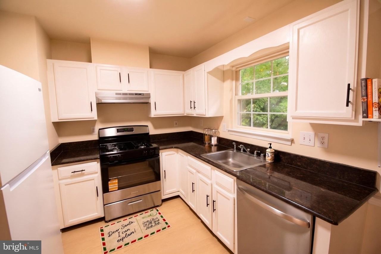 1330 Hampshire Dr #7E - Photo 6 of 9