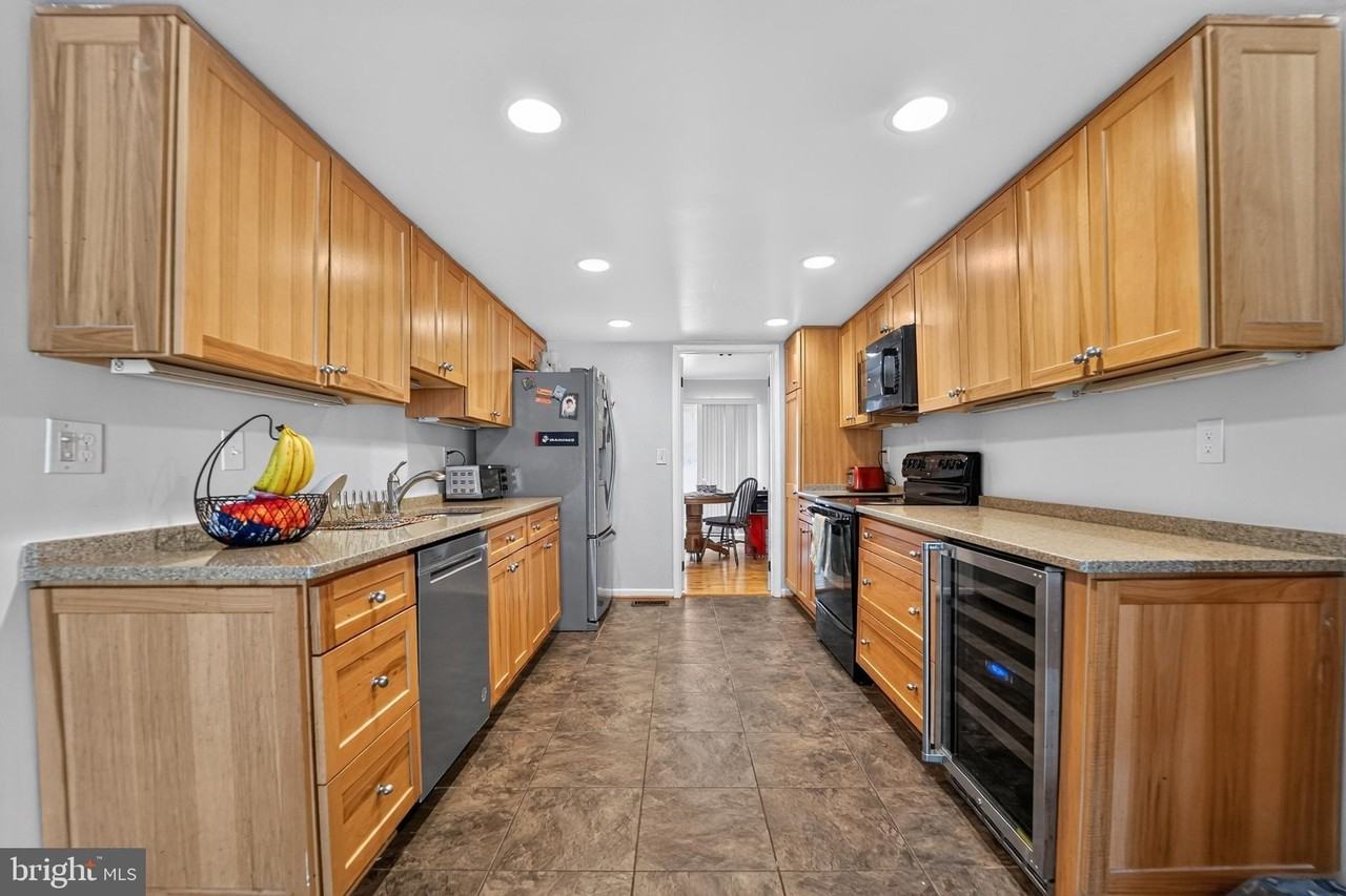5607 Vantage Point Rd - Photo 5 of 46
