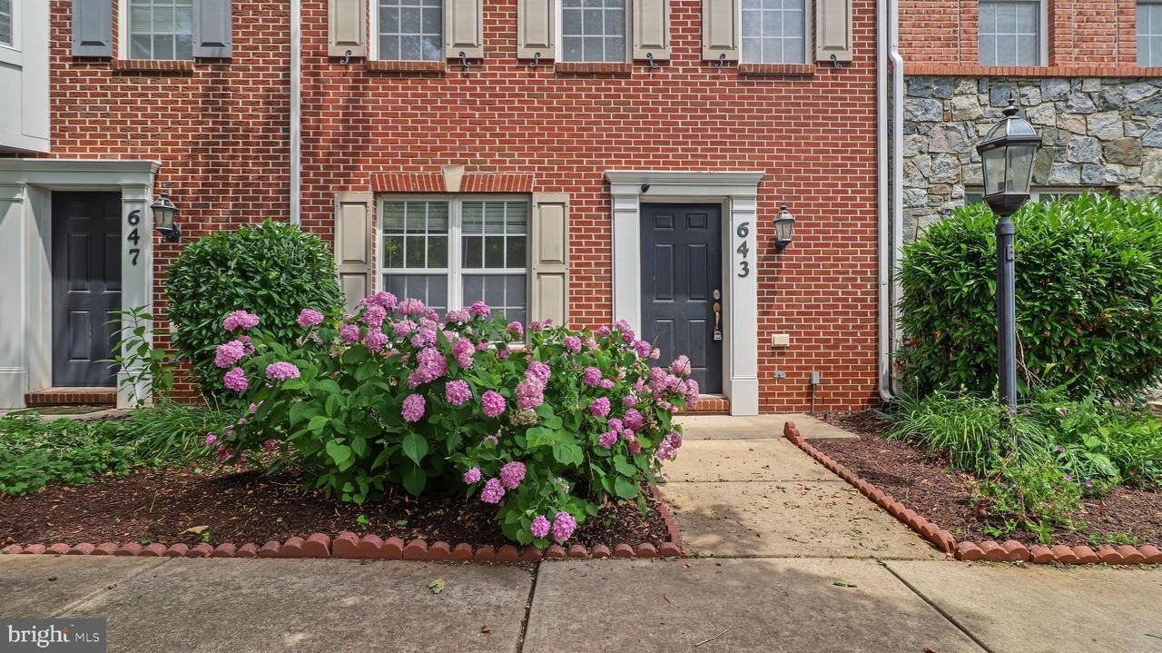 643 Pullman Pl - Photo 2 of 50