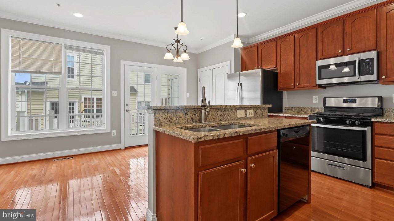 643 Pullman Pl - Photo 6 of 50
