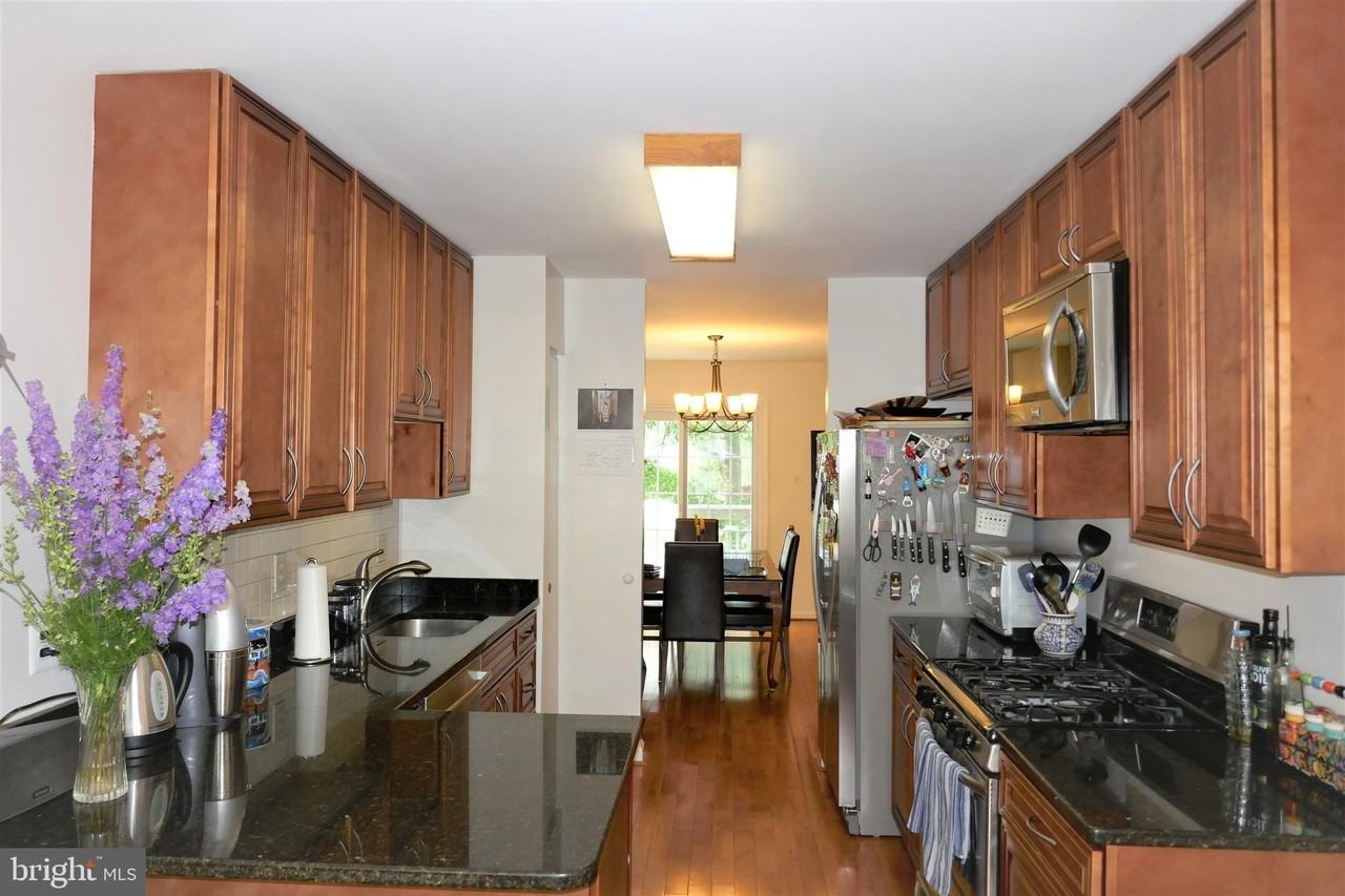 703 Twin Holly Ln - Photo 6 of 24