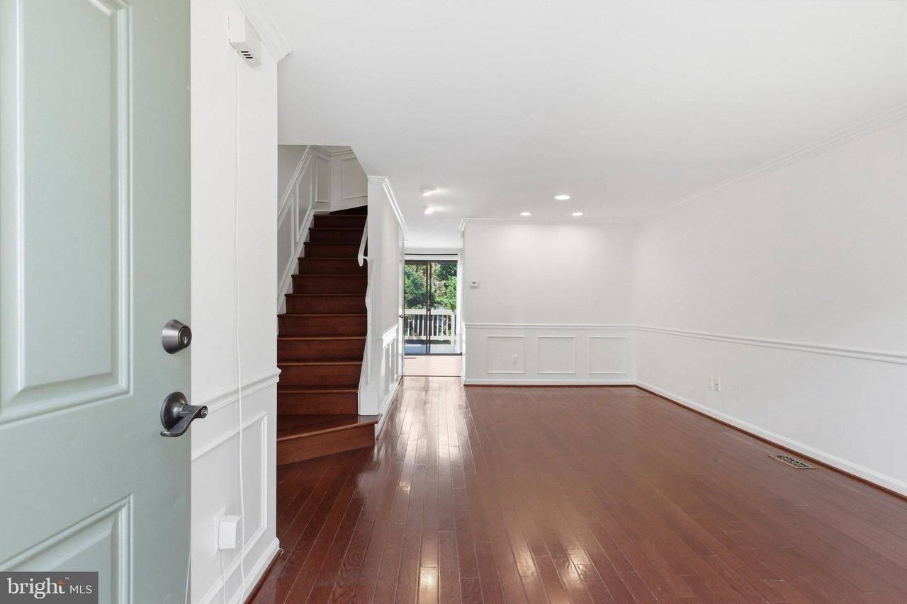9504 Dunbrook Ct - Photo 3 of 29