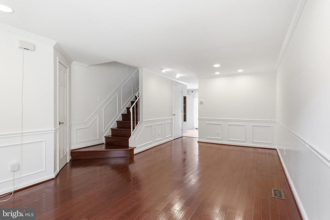 9504 Dunbrook Ct - Photo 4 of 29