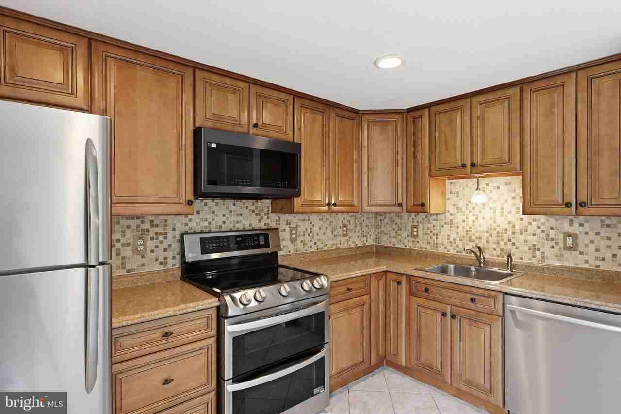 9504 Dunbrook Ct - Photo 6 of 29