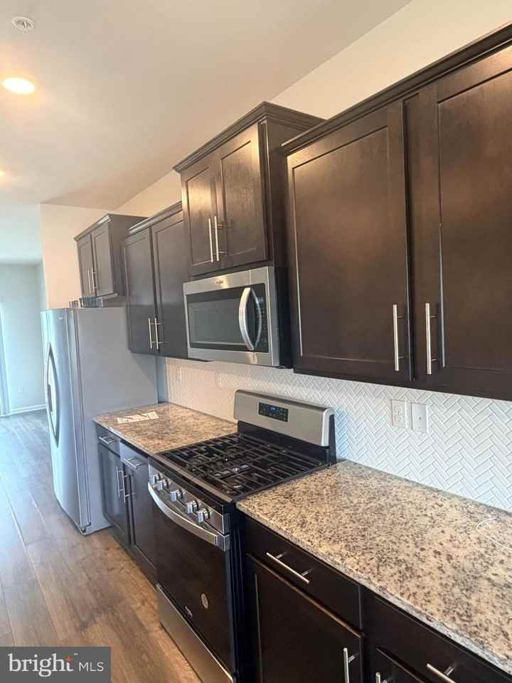 6504 Bullrush Ct - Photo 3 of 34