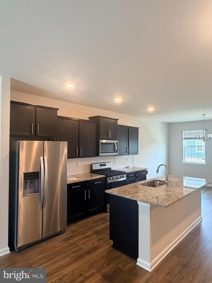 6504 Bullrush Ct - Photo 4 of 34