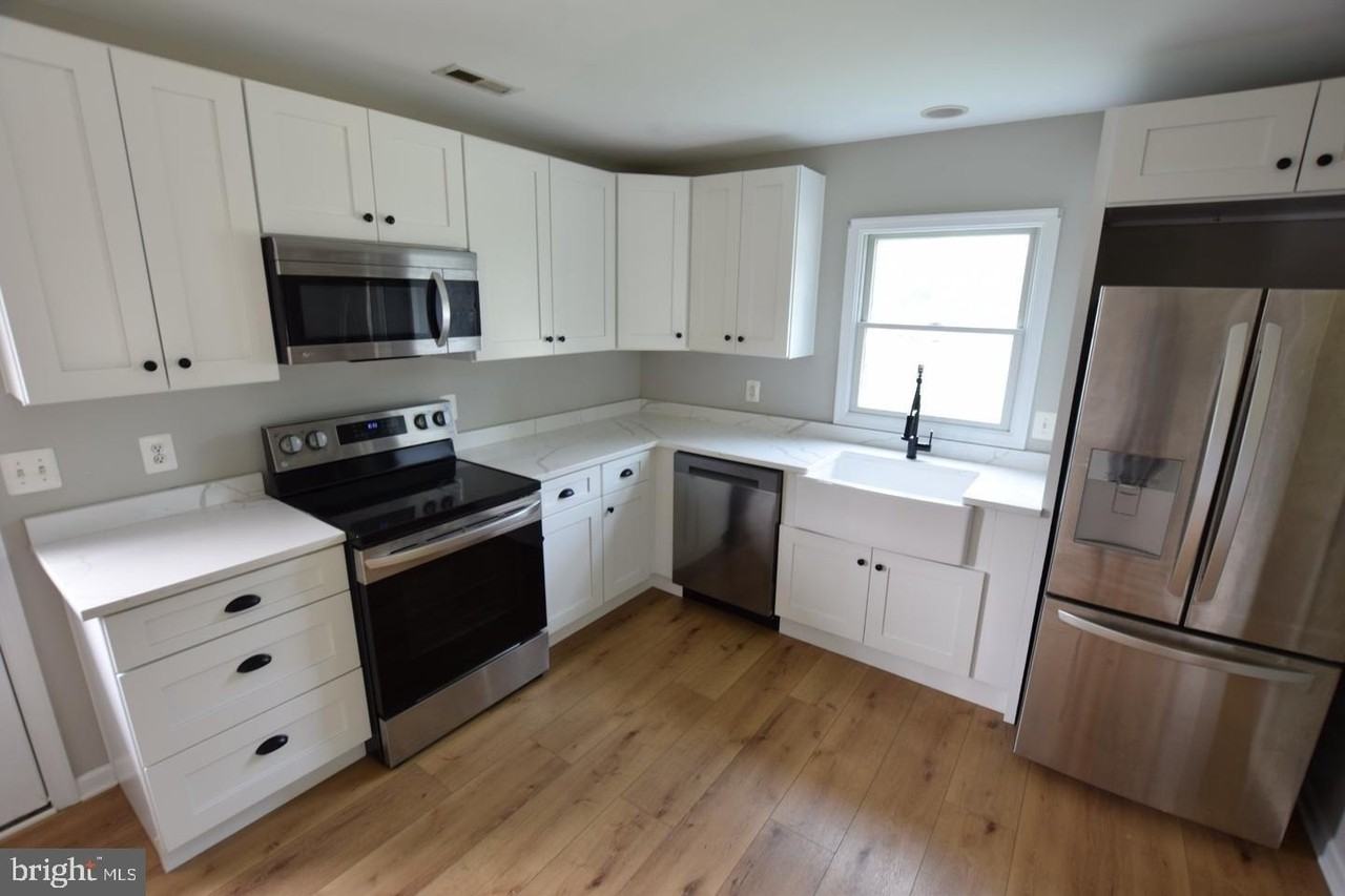 6808 Main St - Photo 3 of 20