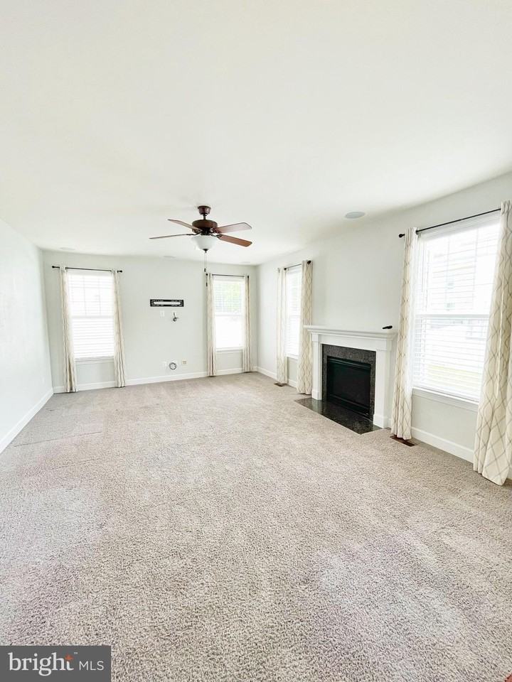 43691 Yulan St - Photo 2 of 24
