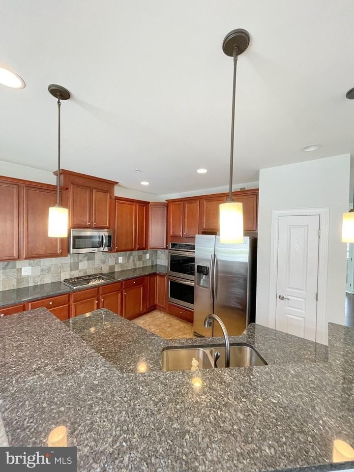 43691 Yulan St - Photo 3 of 24