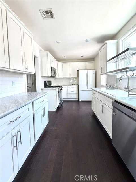 274 S Craig Ave - Photo 2 of 8