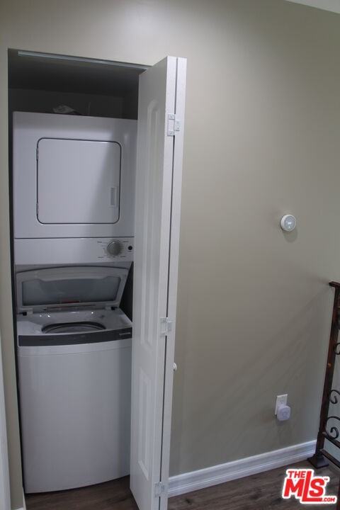 15431 Huston St - Photo 3 of 8