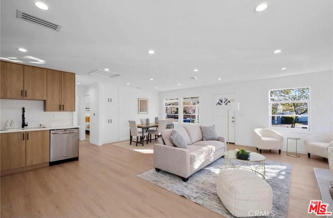 6251 Alcove Ave - Photo 4 of 7
