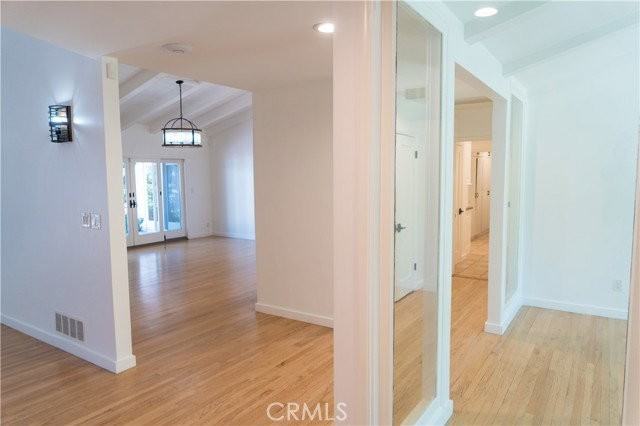 5054 Encino Ave - Photo 5 of 8