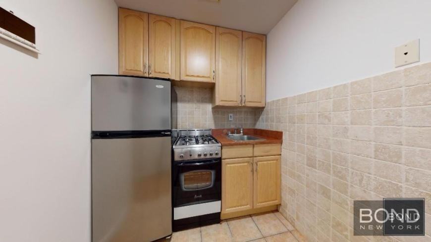 175 Orchard St - Photo 4 of 5